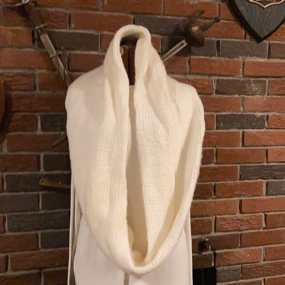 White Knitted Scarf